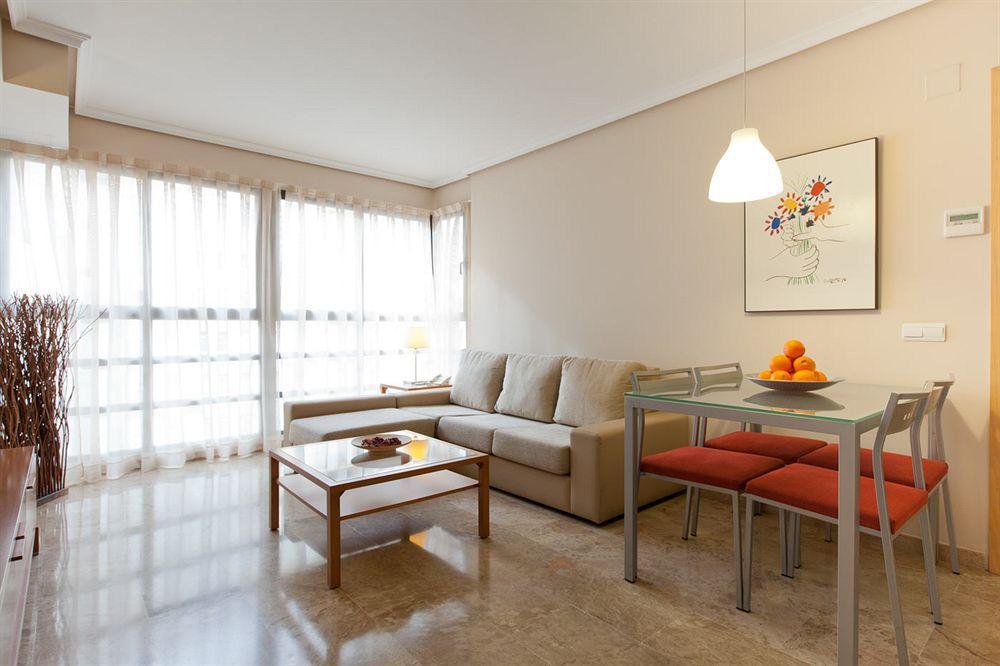 Apartamentos Plaza Picasso Valencia Buitenkant foto